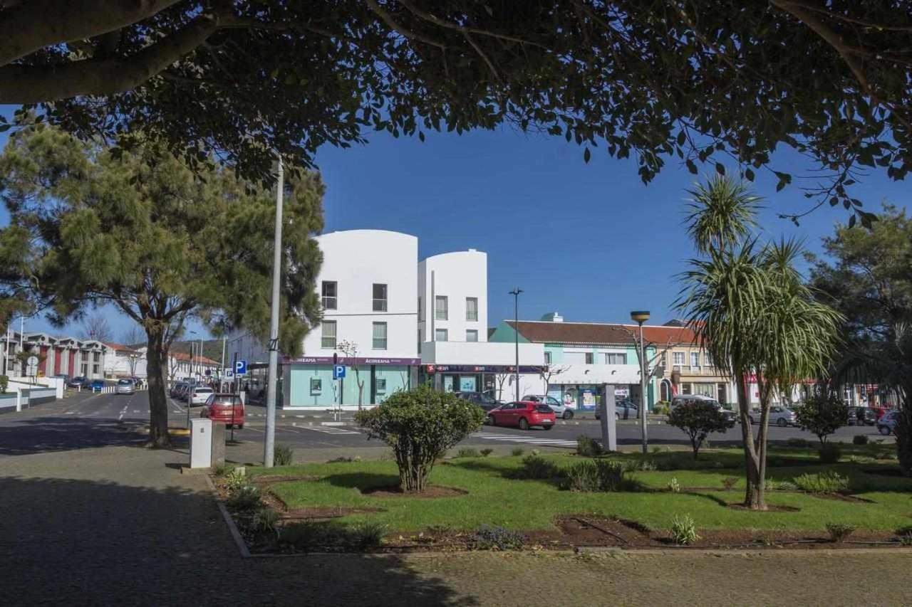 Downtown Praia Da Vitoria Al 外观 照片